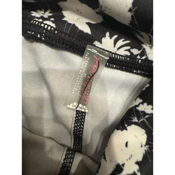 FP Movement Ashford Lose Control Wrap Leggings Black White Floral Size X-Small - Picture 3 of 3